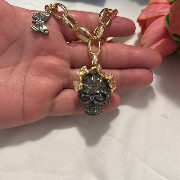 Betsy Johnson skull purse charm, earrings and necklace set - Picture 4 of 12